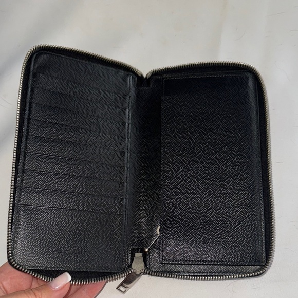 YSL saint laurent Black Zip-Around Wallet LIKE NEW - Picture 1 of 9
